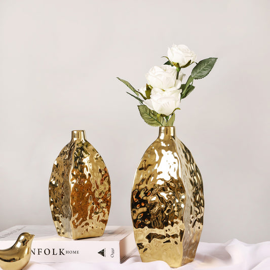 Hammered gold ceramic vase – irregular sculptural shape 
Set of three hammered gold vases in S/M/L on table
Modern glam gold ceramic vase with white flowers – DECASA by VS