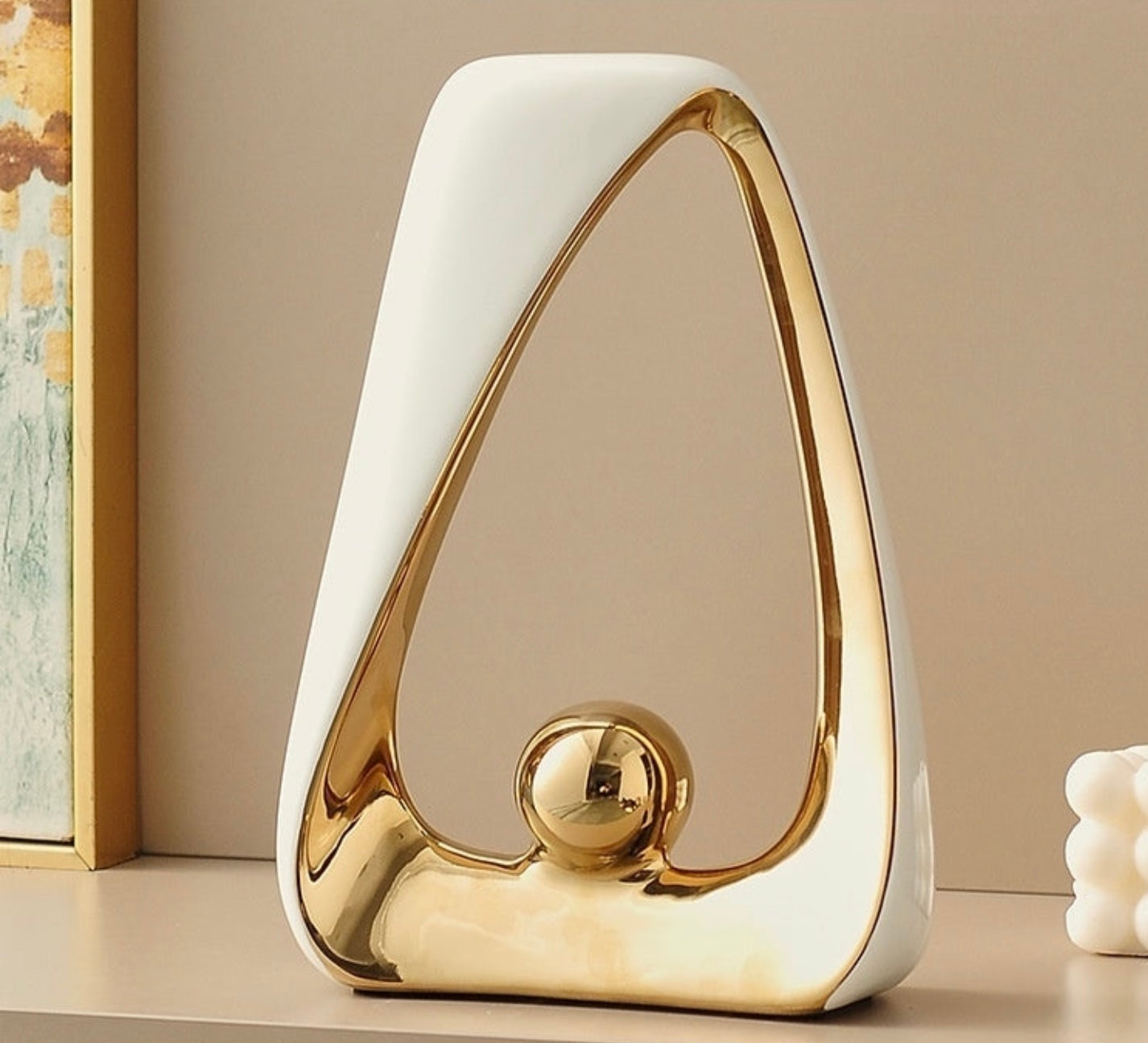 Modern Light Luxury Home Ornaments – Abstract Geometric Resin Sculpture in Gold & Silver Finish