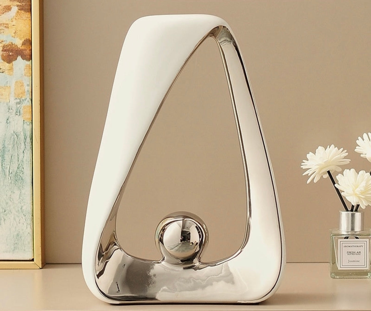 Modern Light Luxury Home Ornaments – Abstract Geometric Resin Sculpture in Gold & Silver Finish